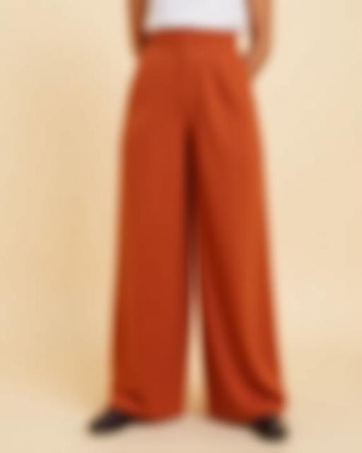 Pantalón ancho de talle alto en color teja.